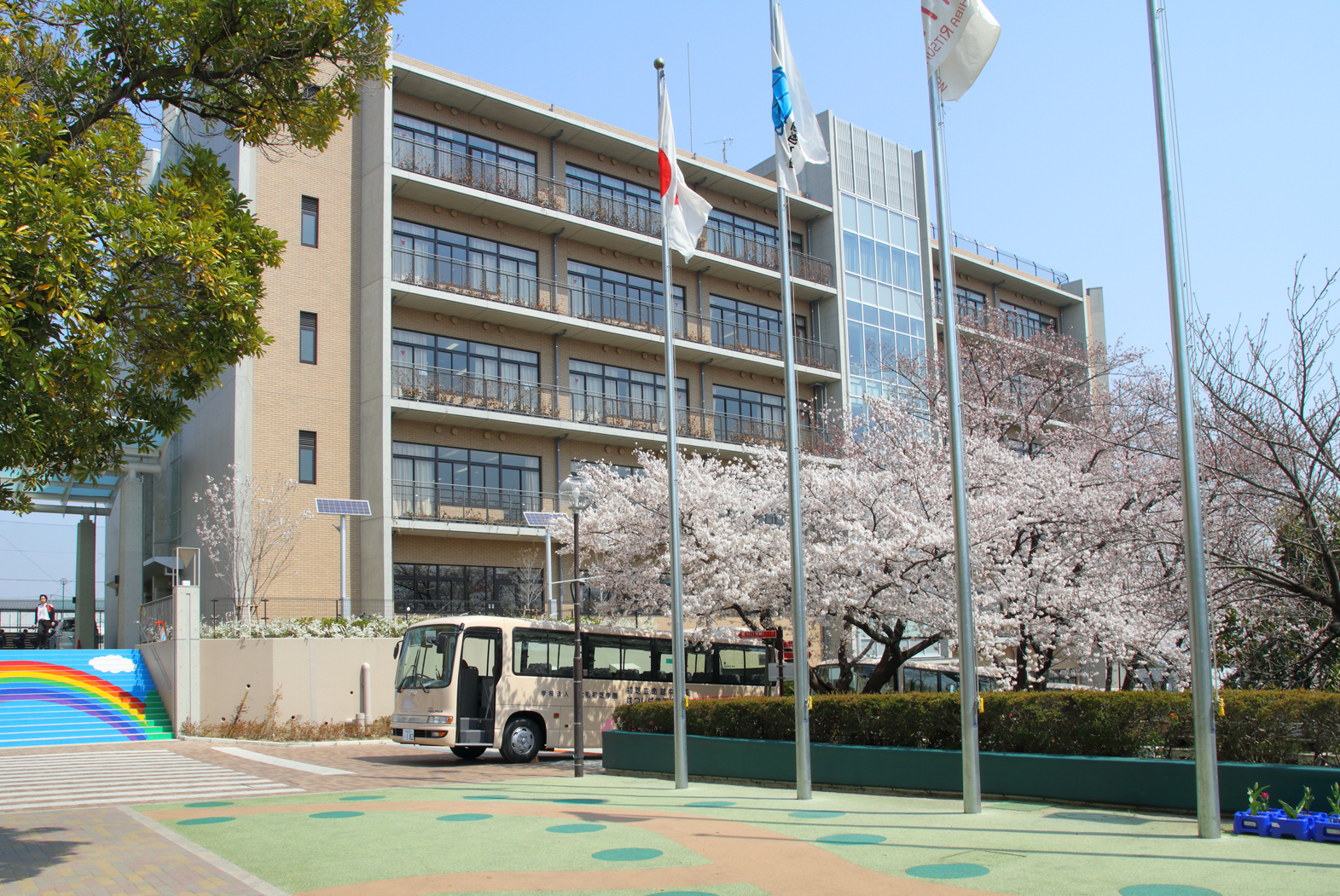 利晶学園大阪立命館高等学校 | 教育機関が実施する取組みの支援